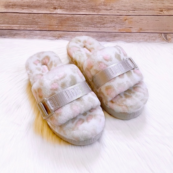 UGG Fluffita Panther Print Sheepskin Platform Slides In White - Picture 4 of 8